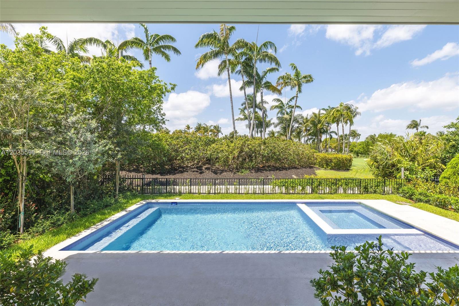 5262 La Gorce Miami Beach, FL 33140