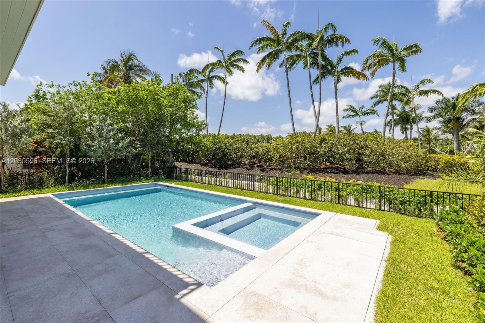 5262 La Gorce Miami Beach, FL 33140