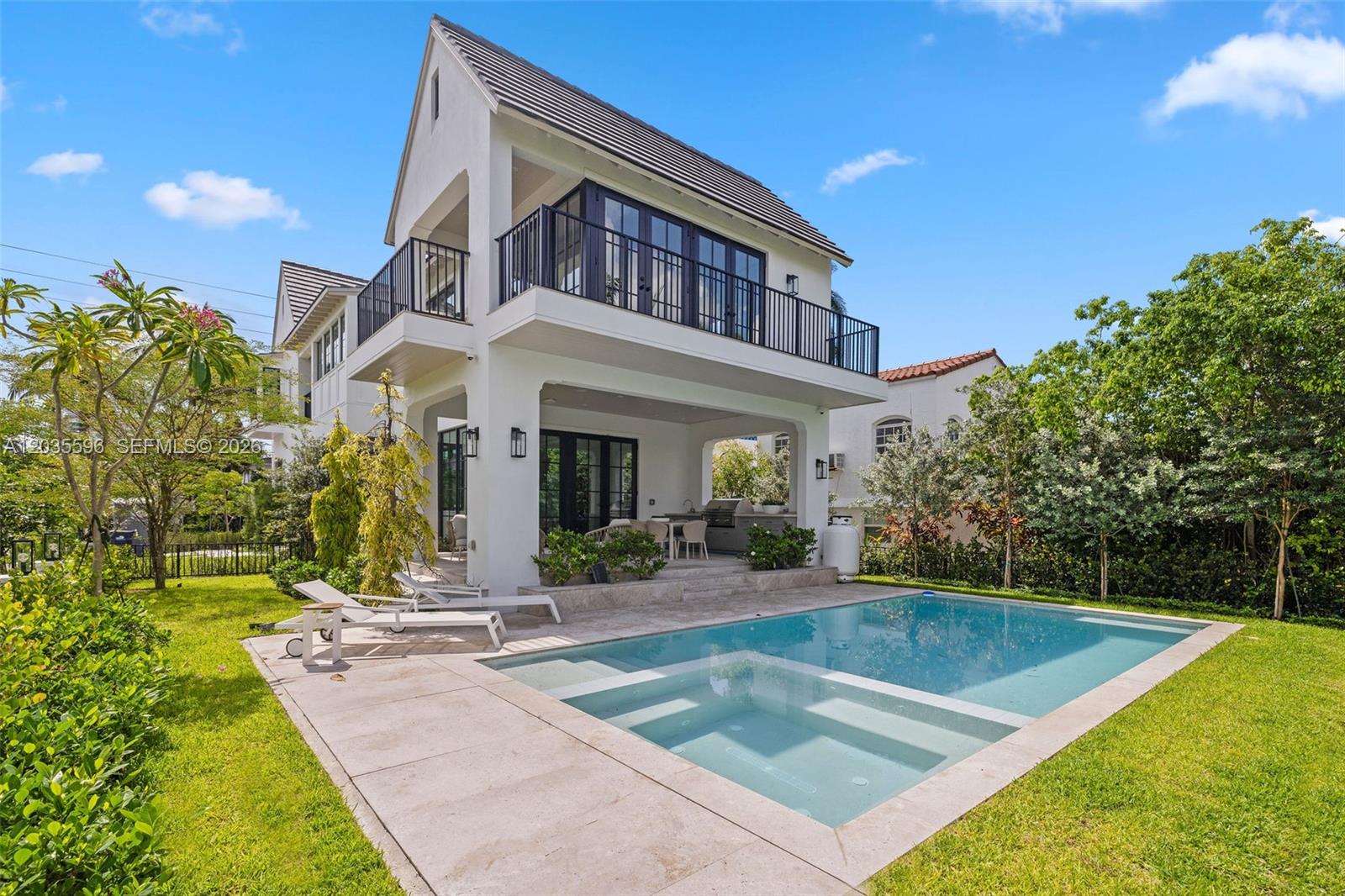5262 La Gorce Miami Beach, FL 33140