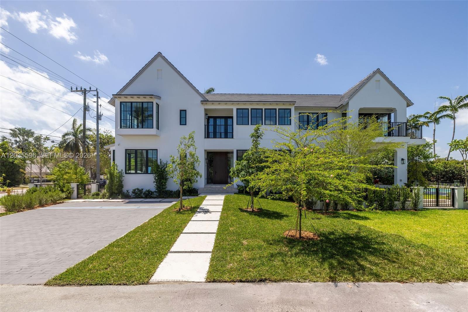 5262 La Gorce Miami Beach, FL 33140
