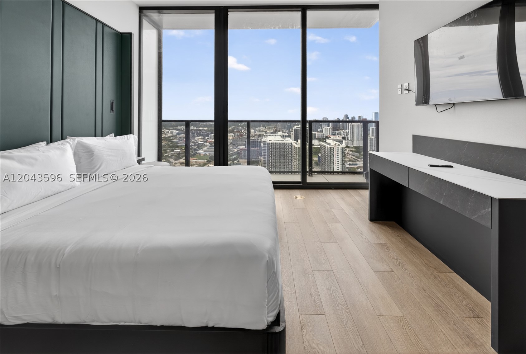 20 NE 11th #4702 Miami, FL 33132