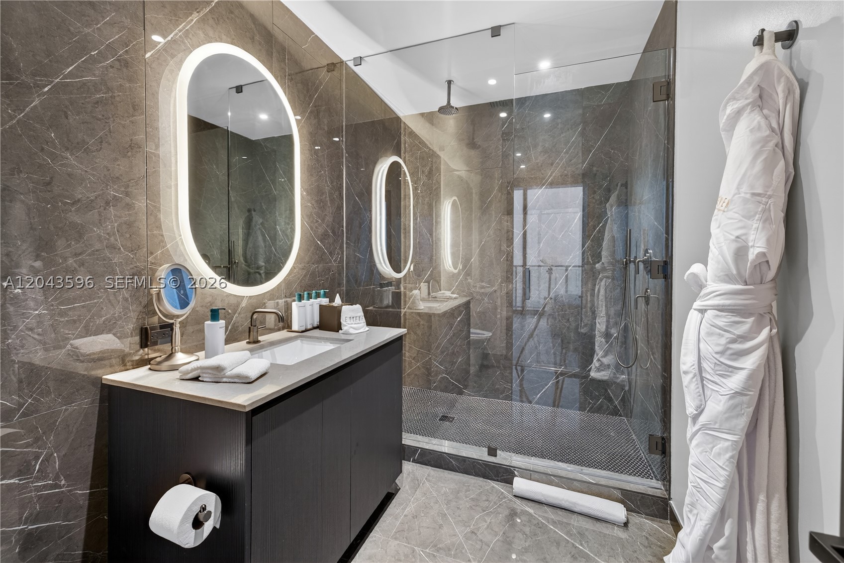 20 NE 11th #4702 Miami, FL 33132