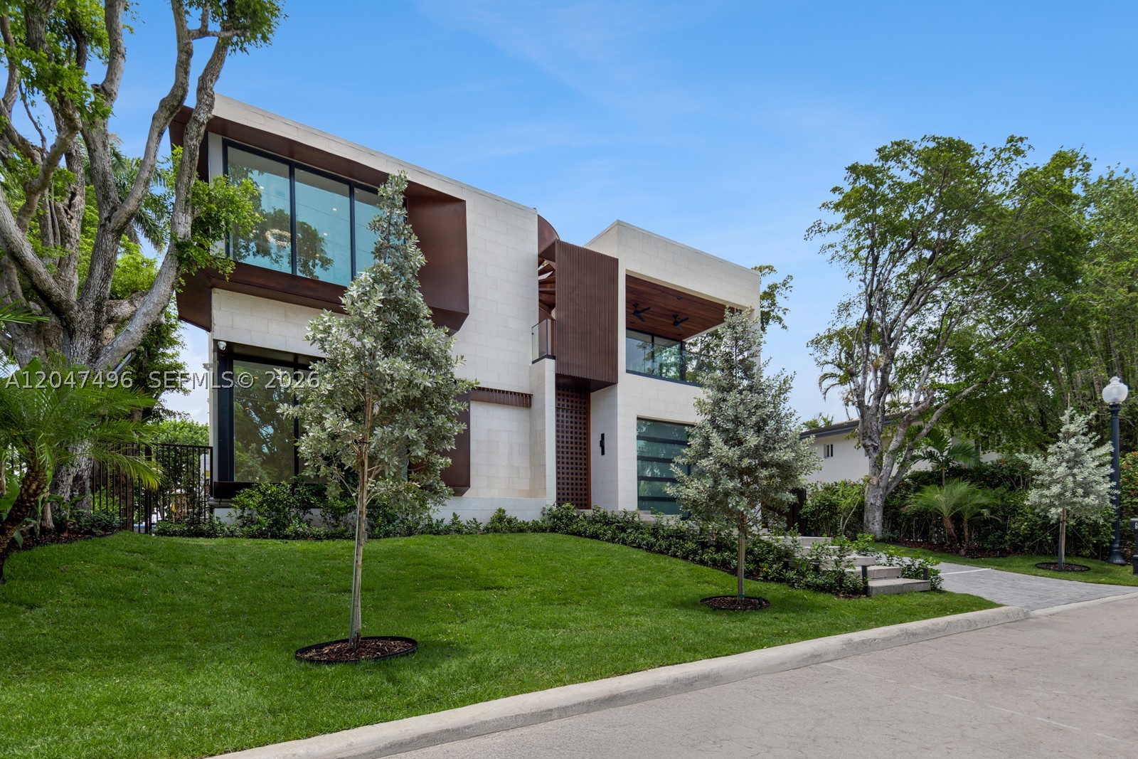 9720 W Broadview Dr Bay Harbor Islands, FL 33154