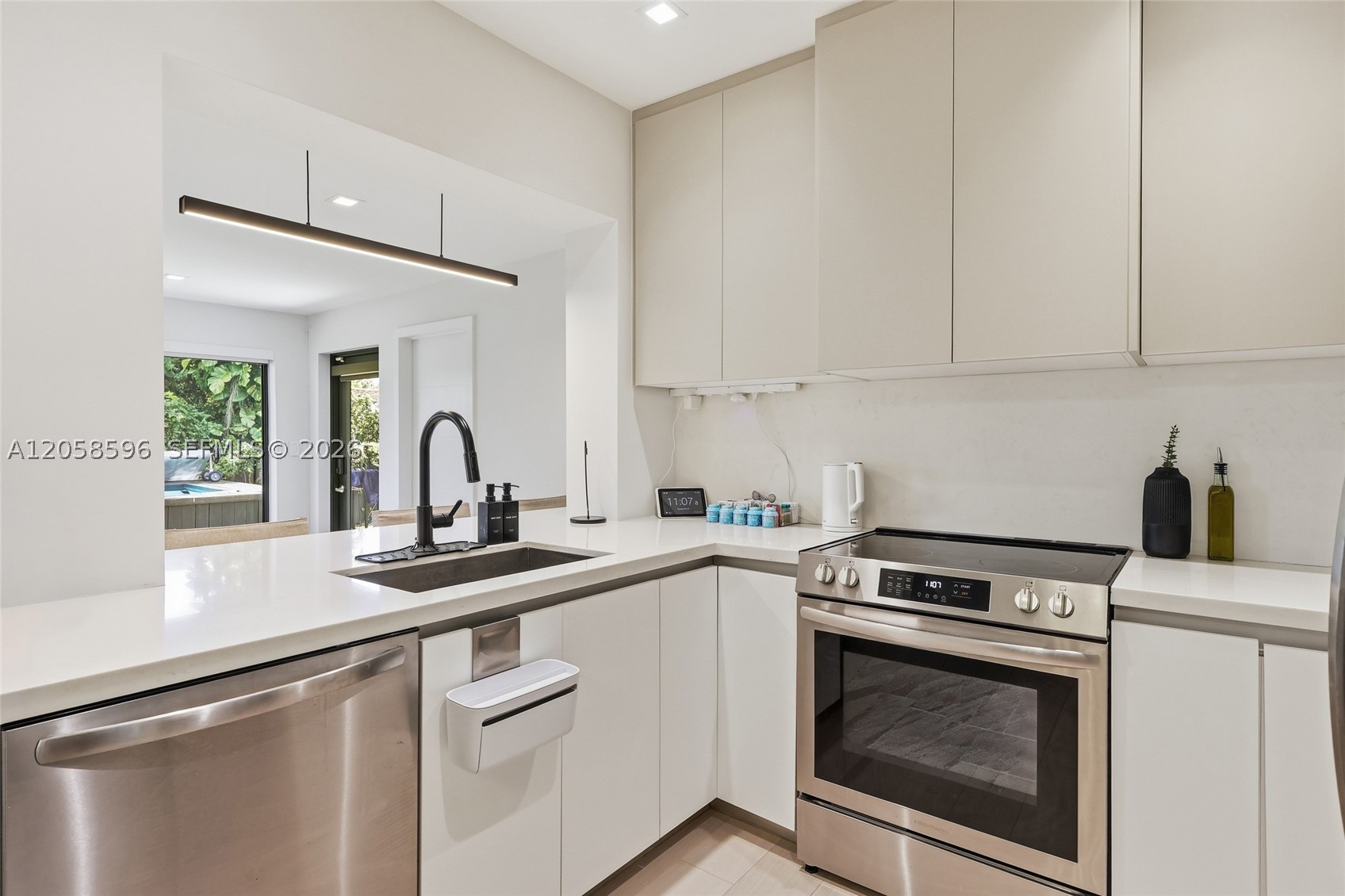 6321 SW 21st St Miami, FL 33155