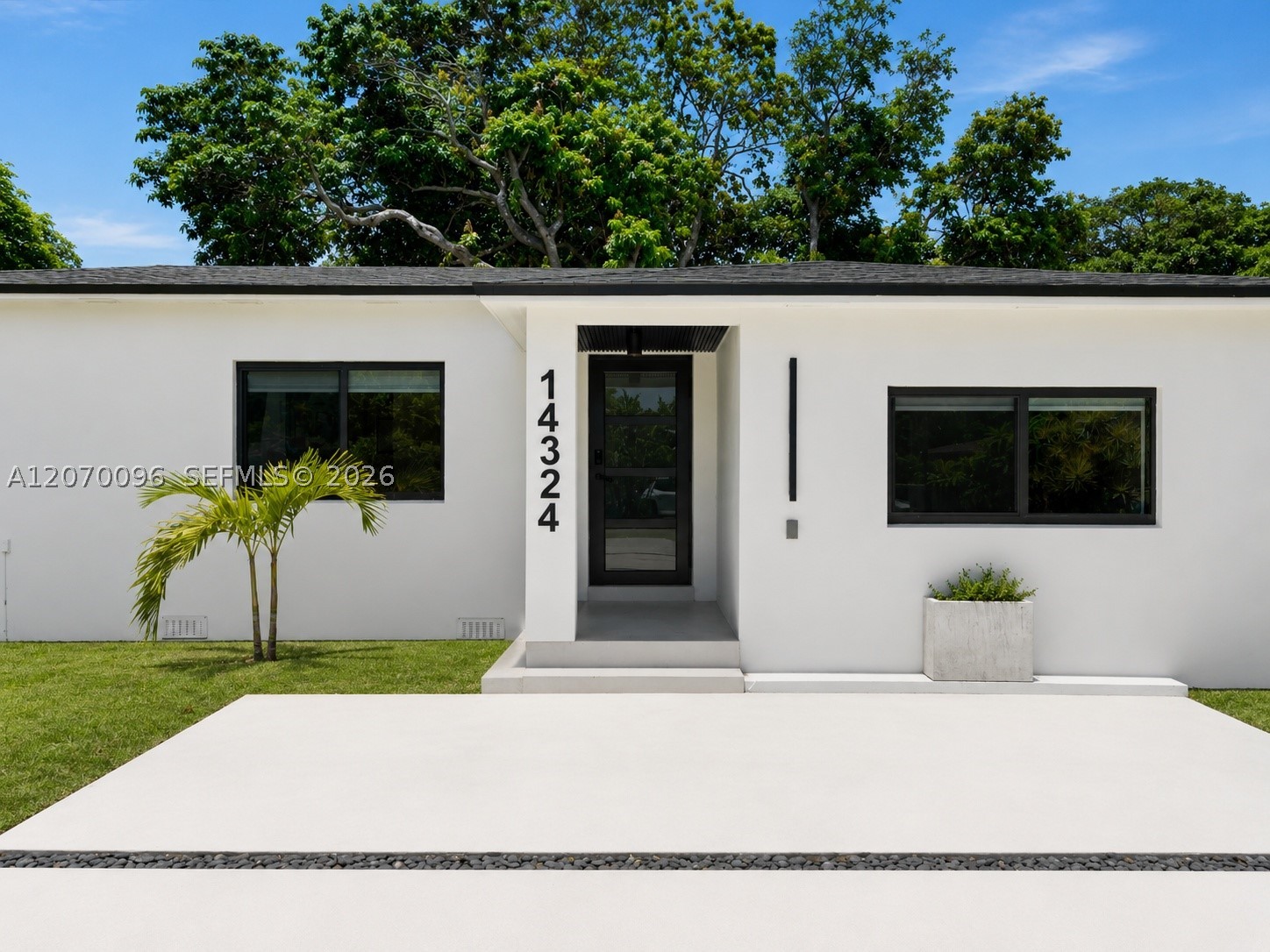 14324 Garden Dr Miami, FL 33168