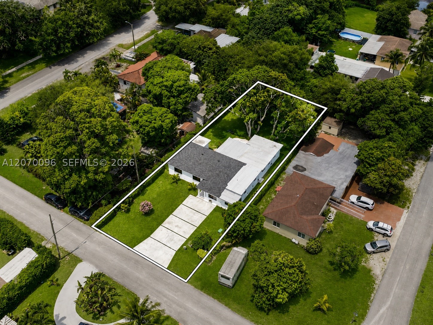 14324 Garden Dr Miami, FL 33168