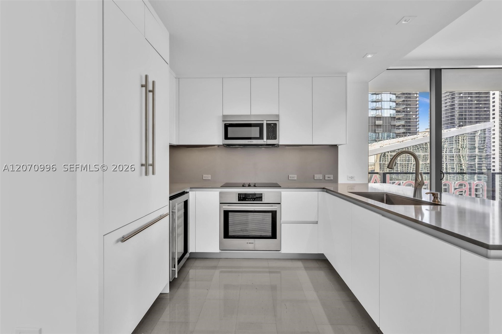 68 SE 6th St #1702 Miami, FL 33131