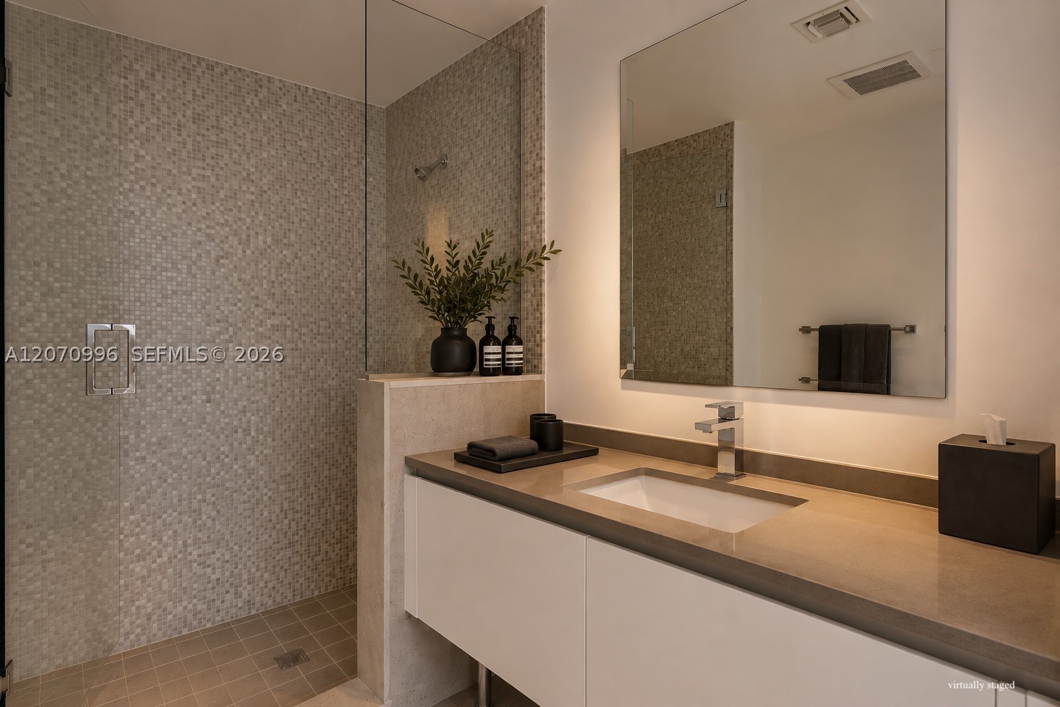 68 SE 6th St #1702 Miami, FL 33131