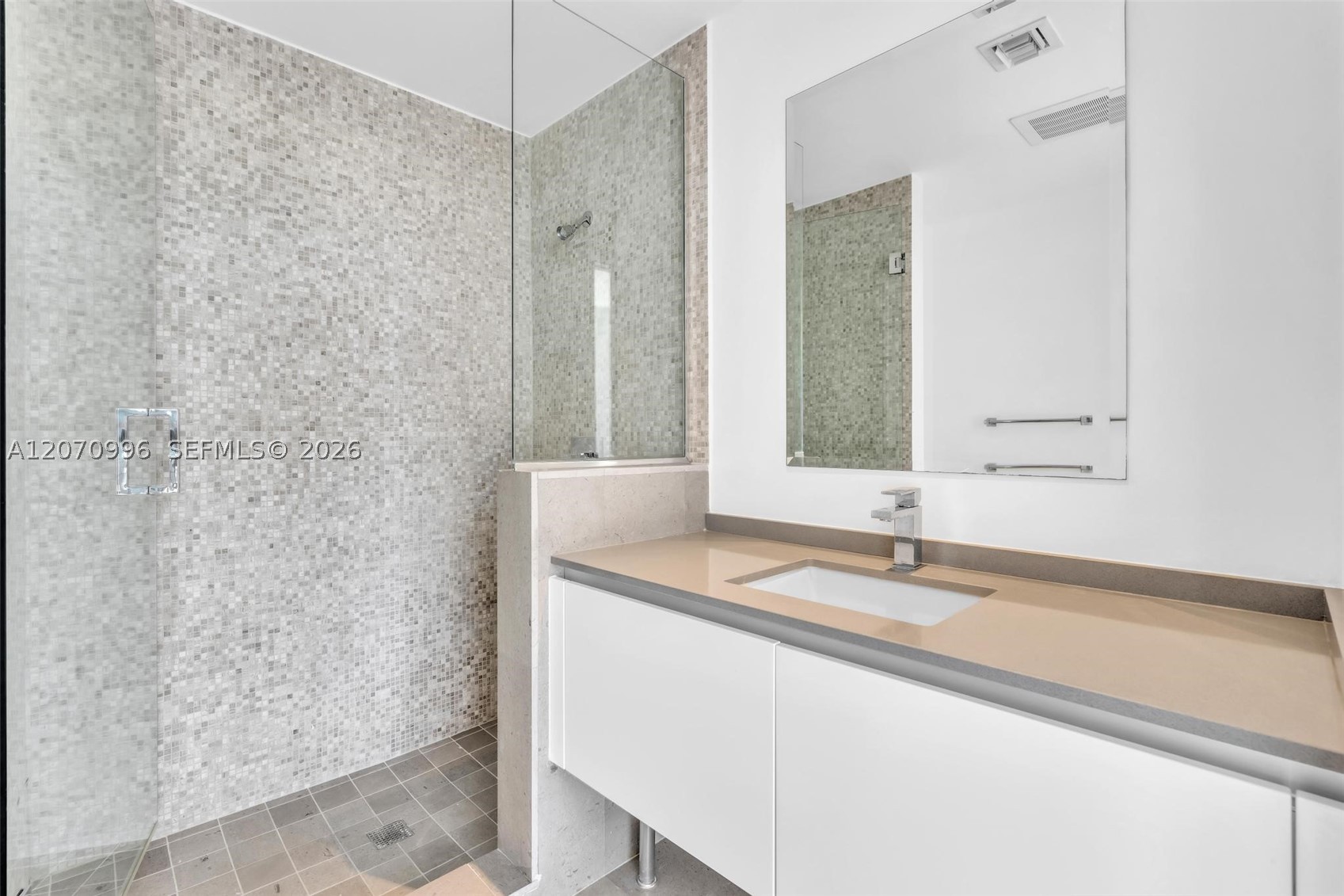 68 SE 6th St #1702 Miami, FL 33131