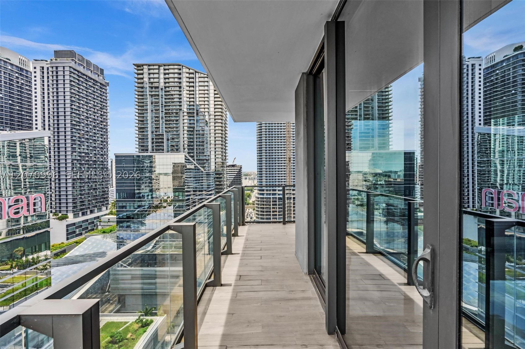 68 SE 6th St #1702 Miami, FL 33131