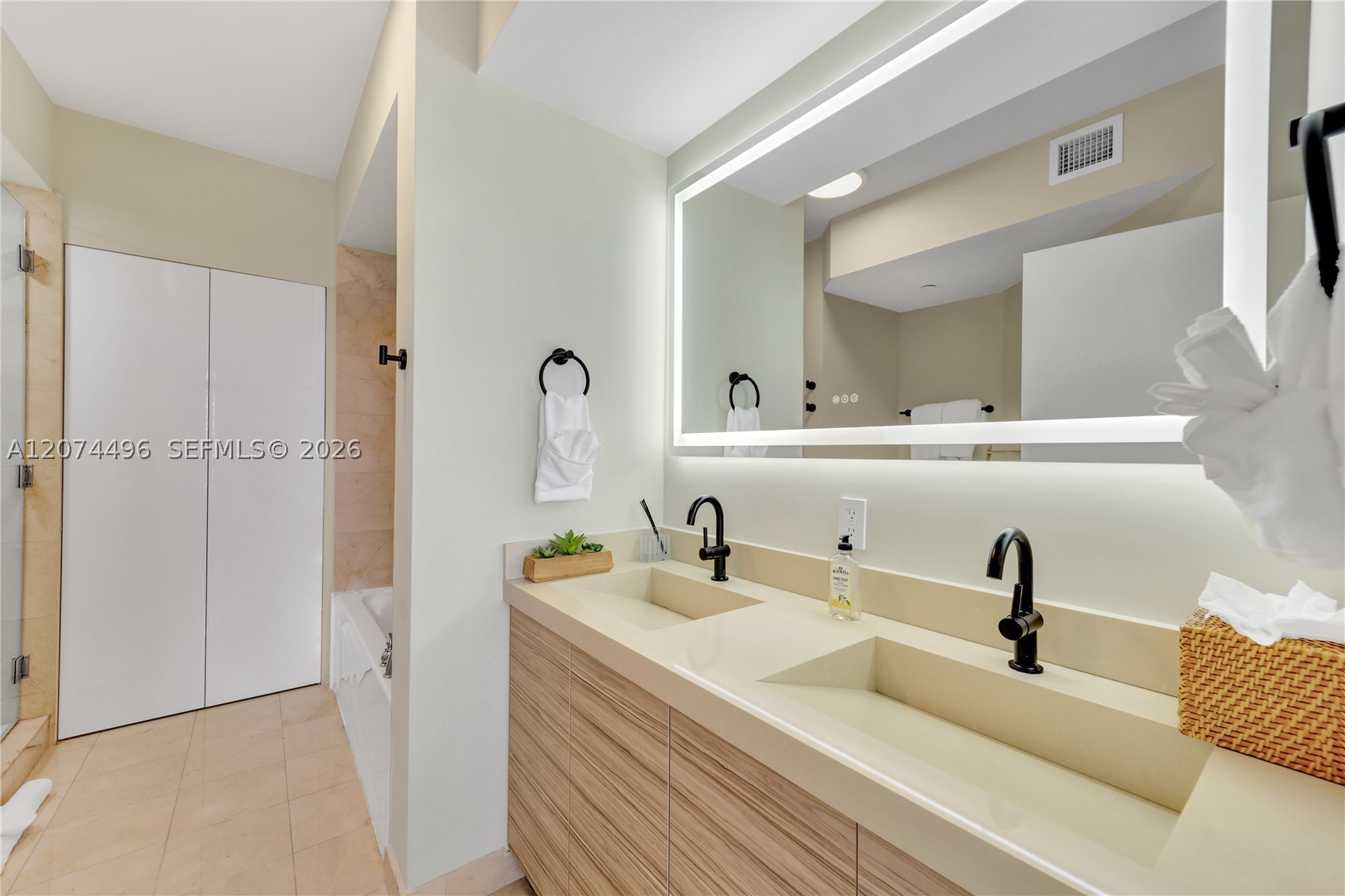 Undisclosed Address Miami Beach, FL 33141