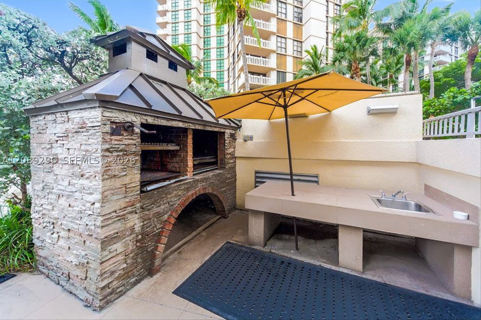 600 Grapetree Dr #7FN Key Biscayne, FL 33149