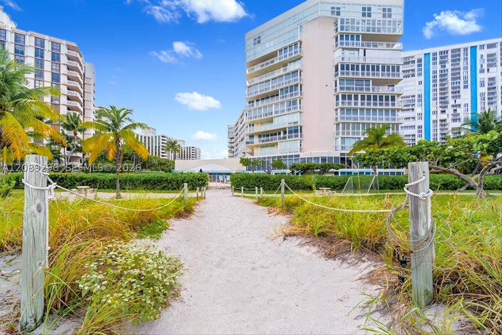 600 Grapetree Dr #7FN Key Biscayne, FL 33149
