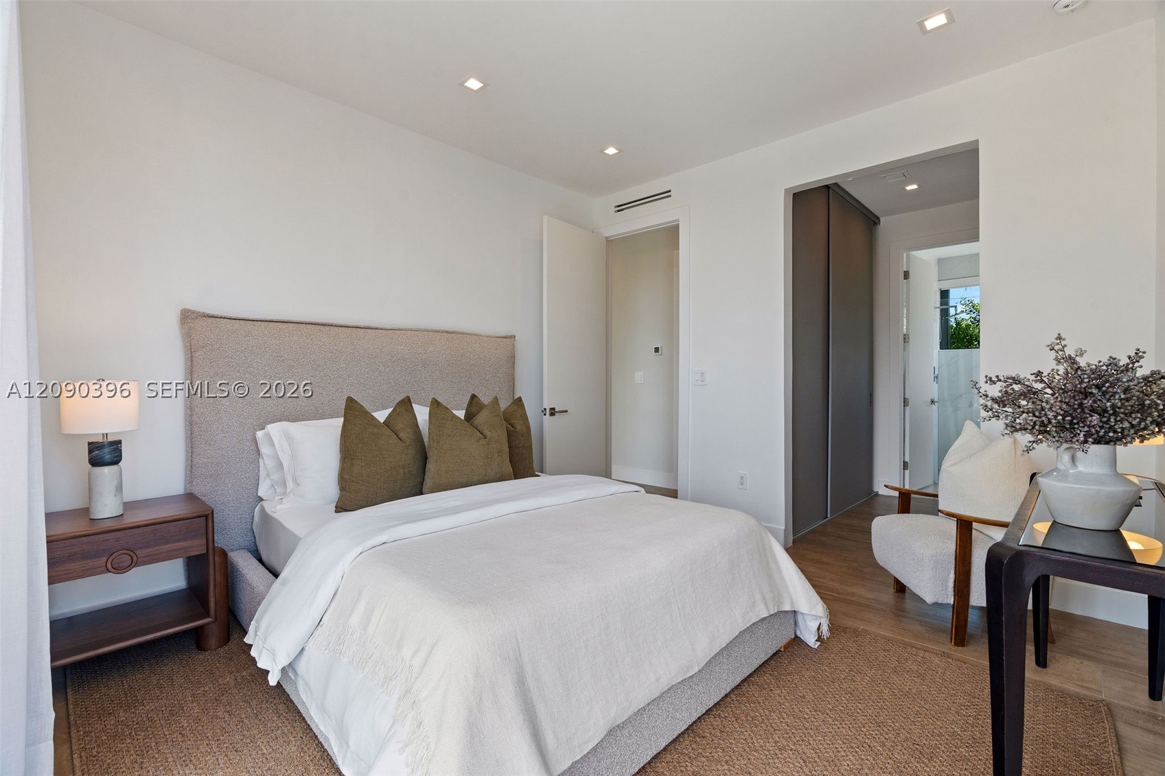 5701 N Bay Rd Miami Beach, FL 33140