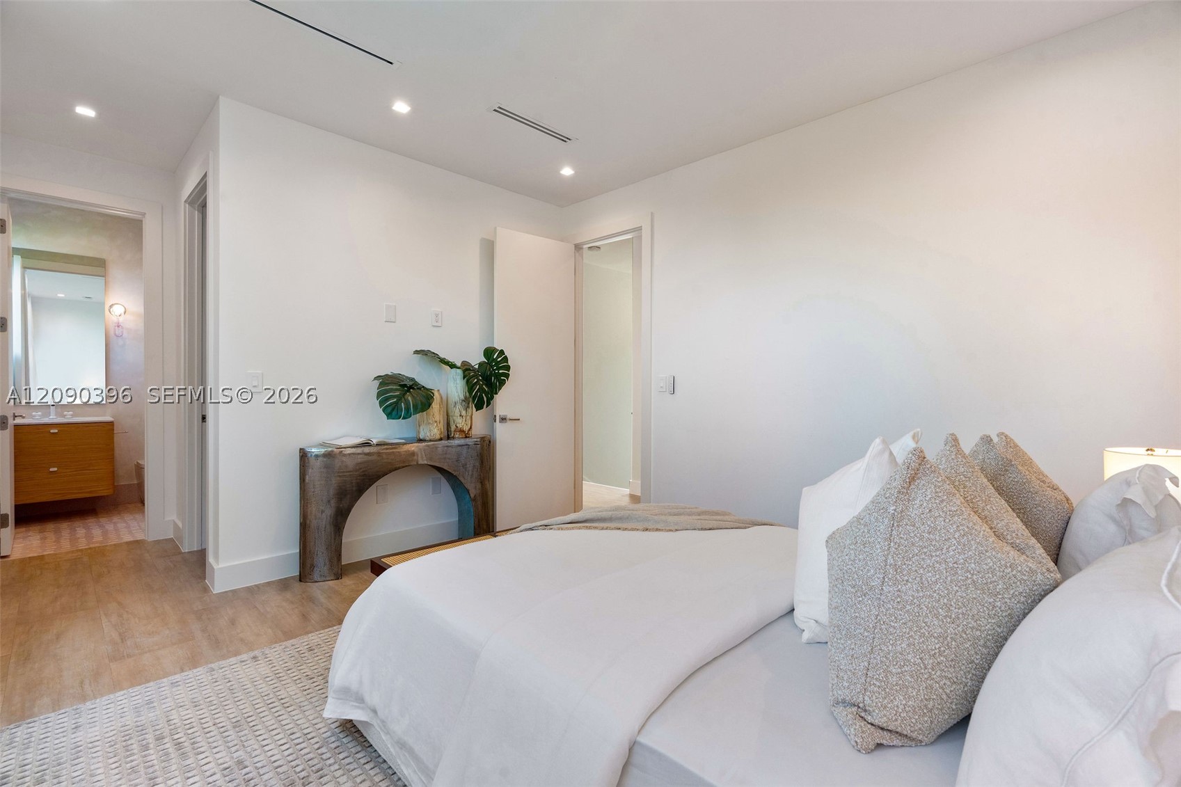5701 N Bay Rd Miami Beach, FL 33140
