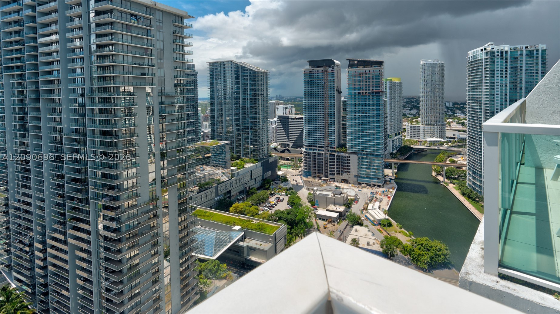 image Brickell on the River South3