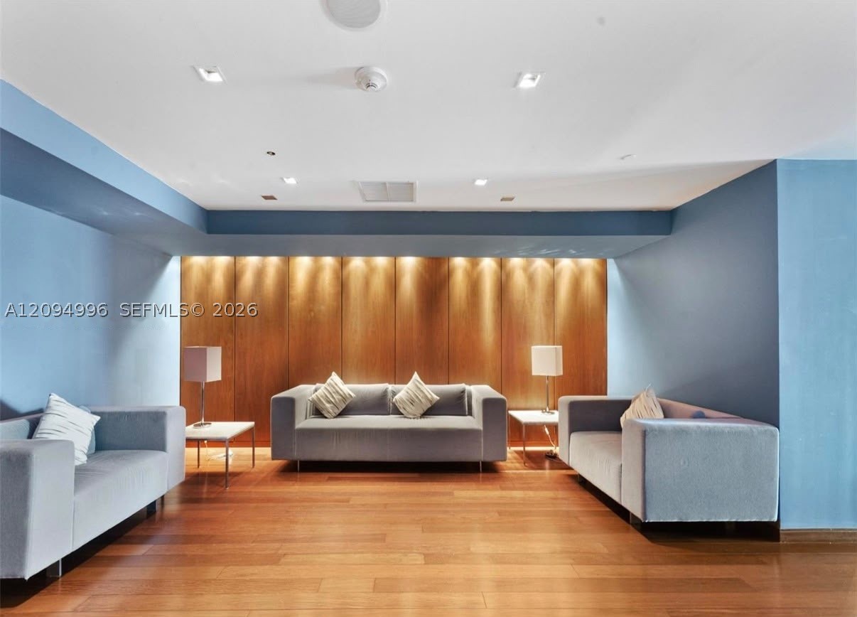 325 S Biscayne Blvd #2722 Miami, FL 33131