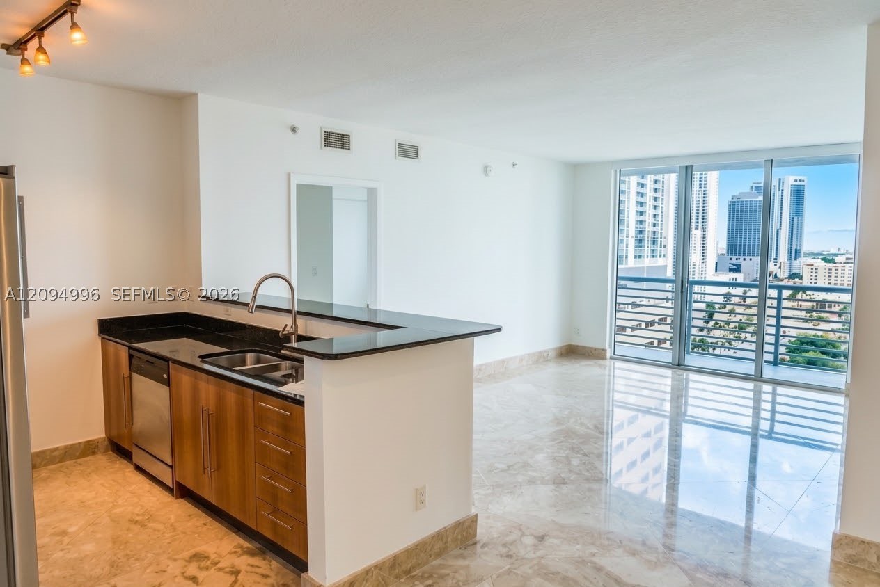 325 S Biscayne Blvd #2722 Miami, FL 33131