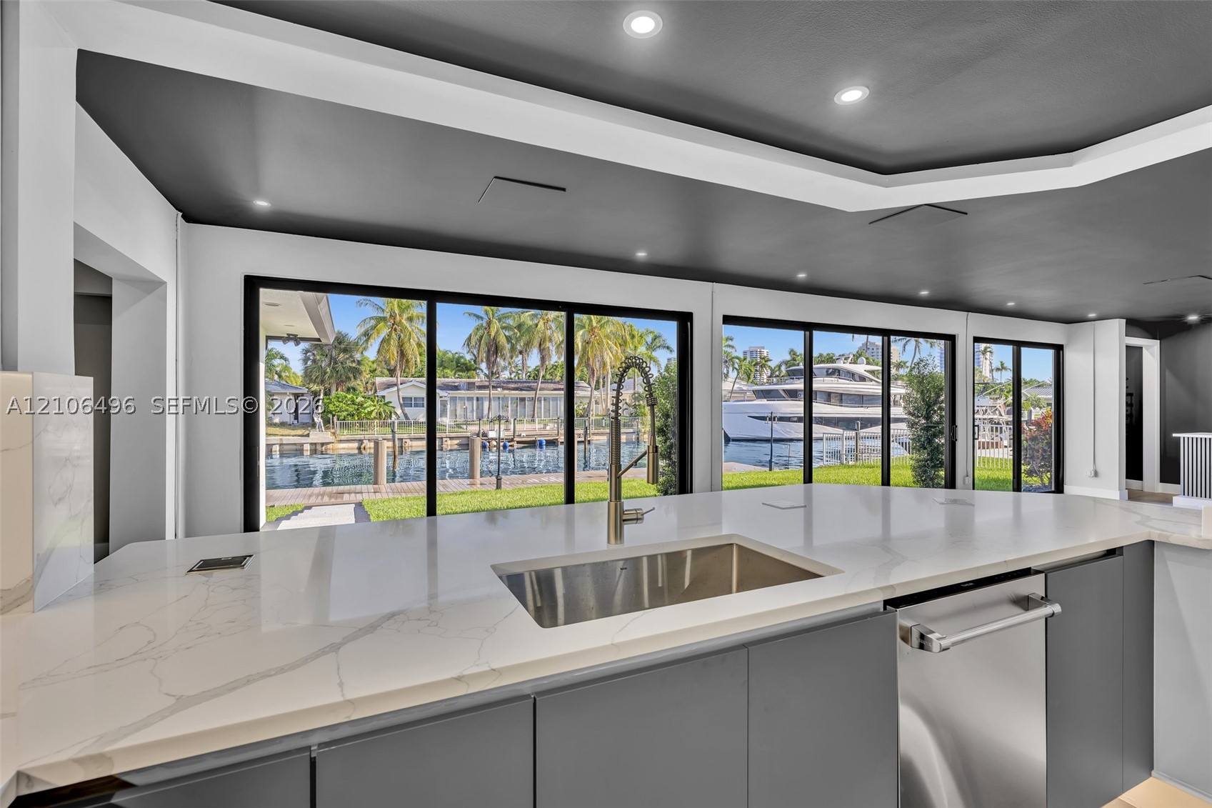 1170 Fairview Ln Singer Island, FL 33404