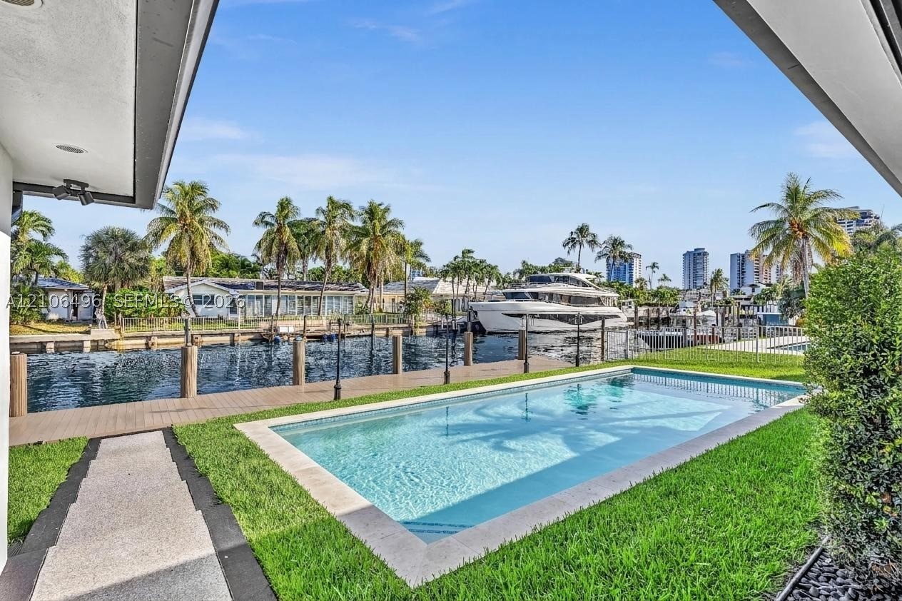 1170 Fairview Ln Singer Island, FL 33404