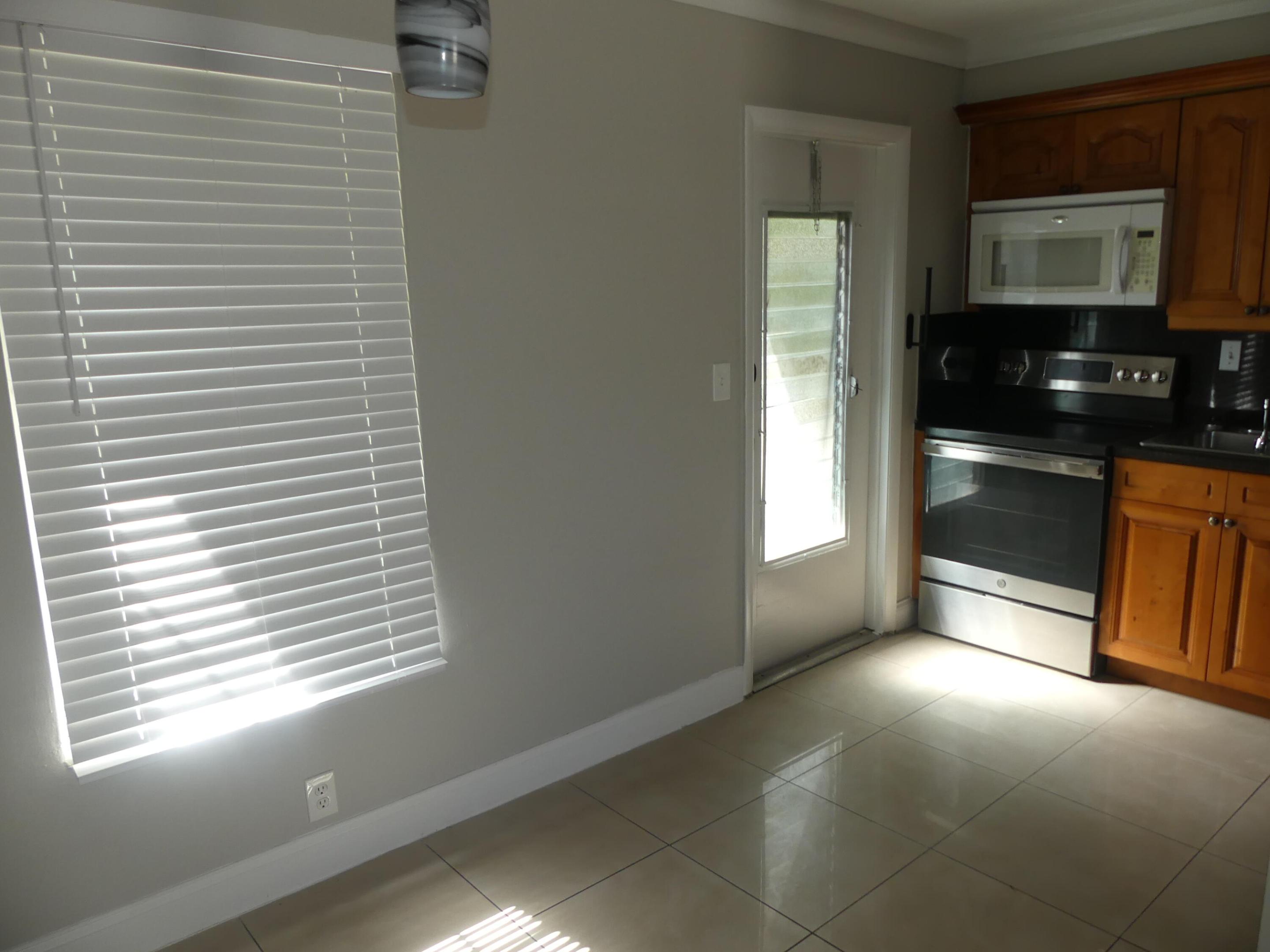 2247 Taylor #1-8 Hollywood, FL 33020
