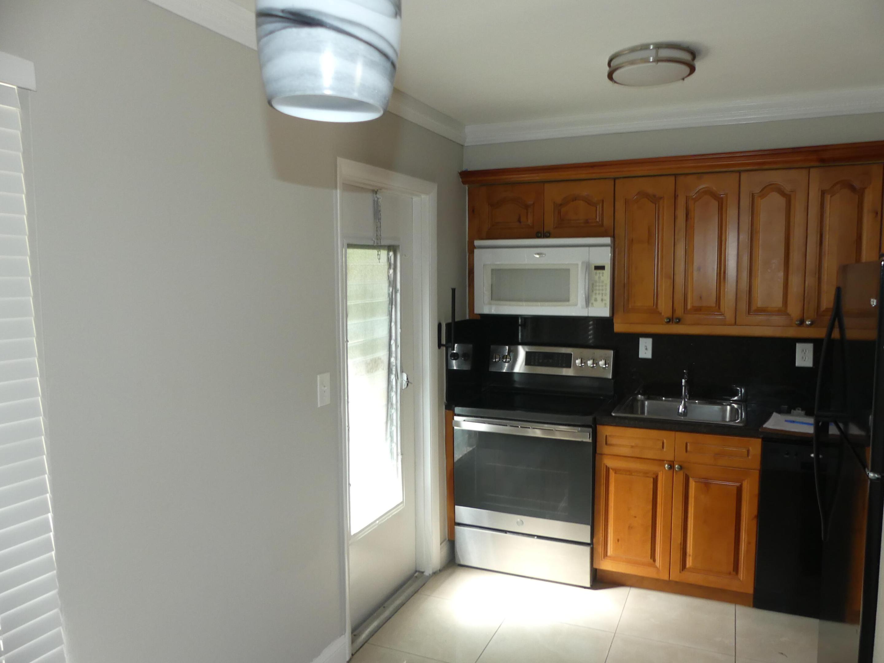 2247 Taylor #1-8 Hollywood, FL 33020