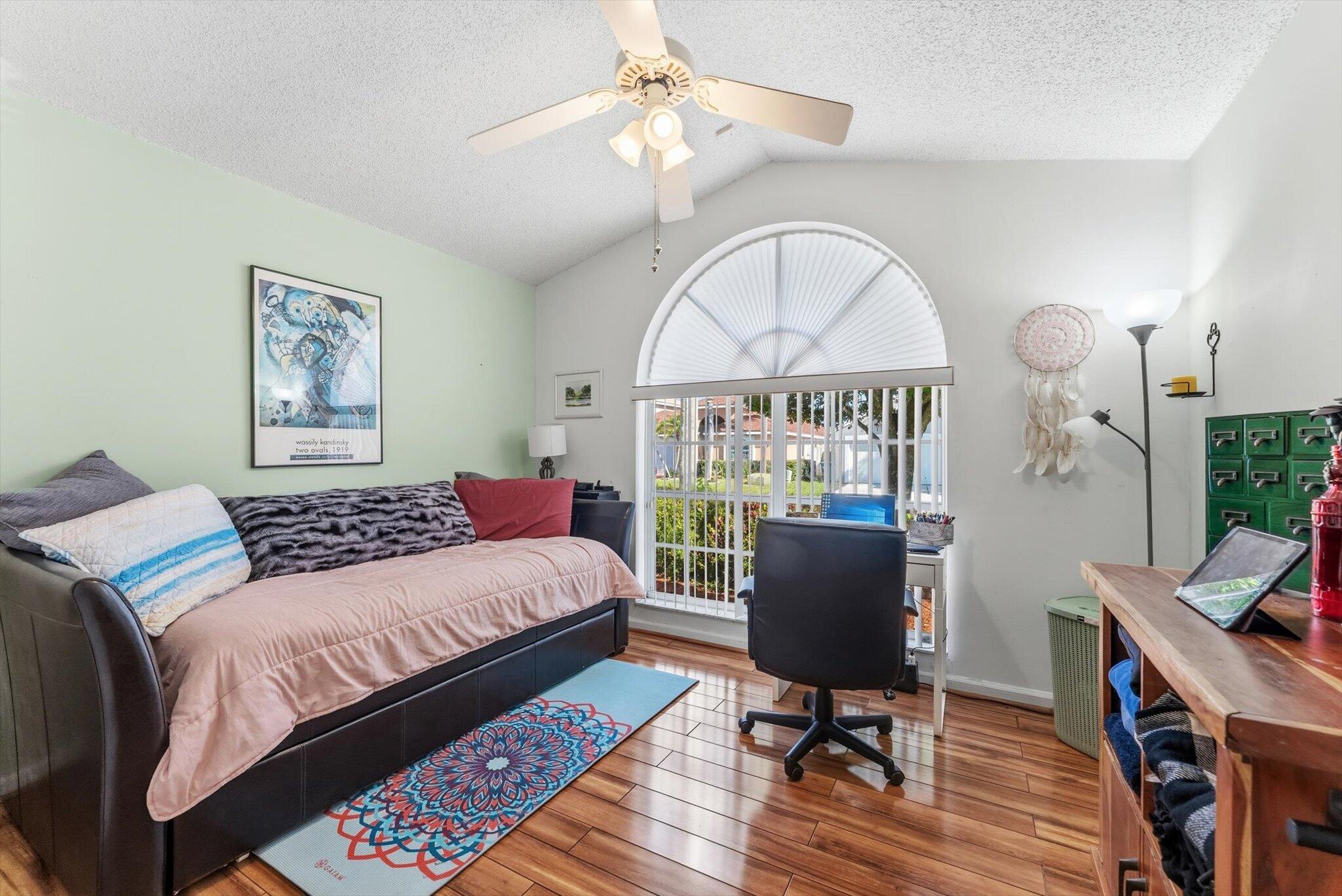 1352 E Fairfax Cir Boynton Beach, FL 33436