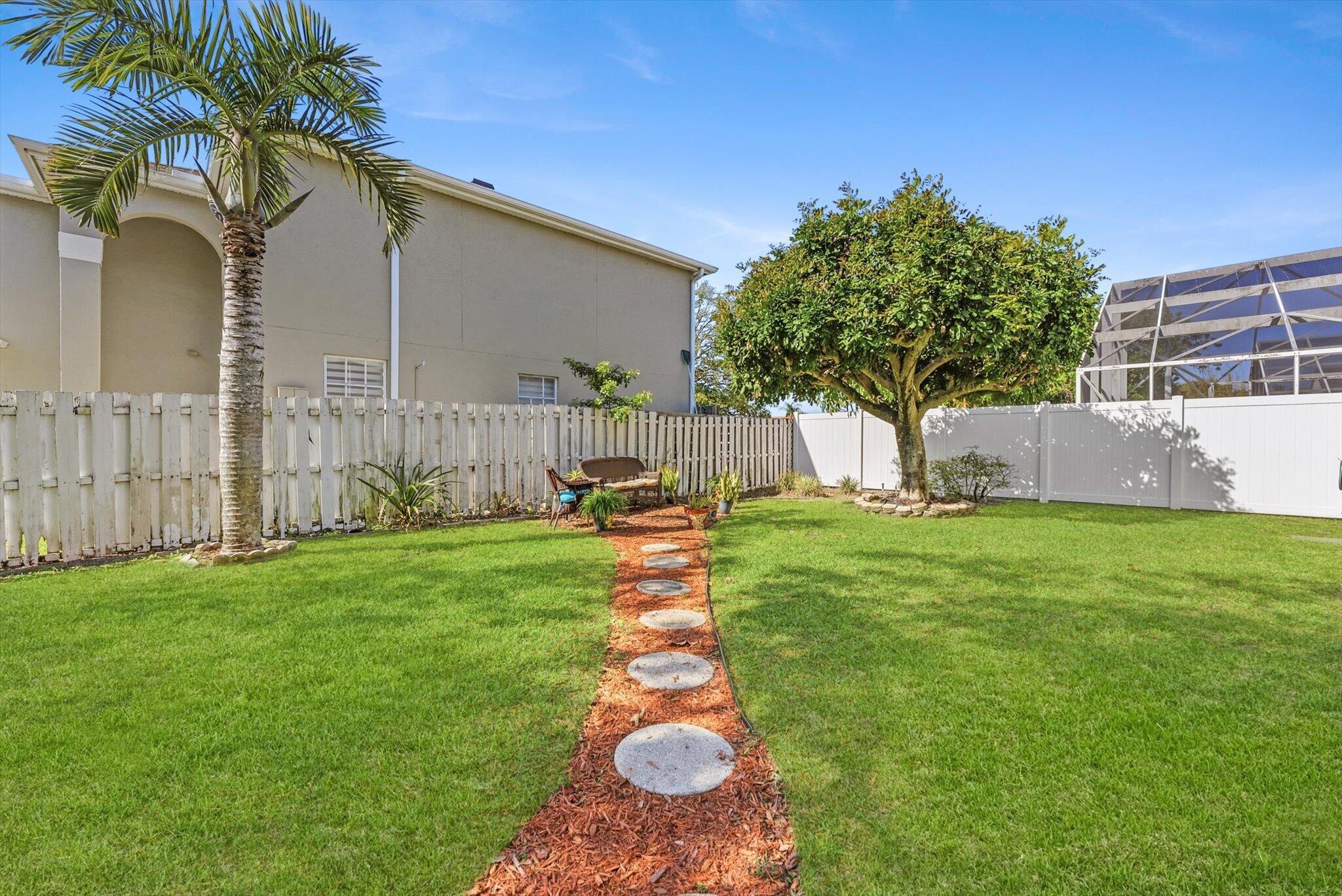 1352 E Fairfax Cir Boynton Beach, FL 33436