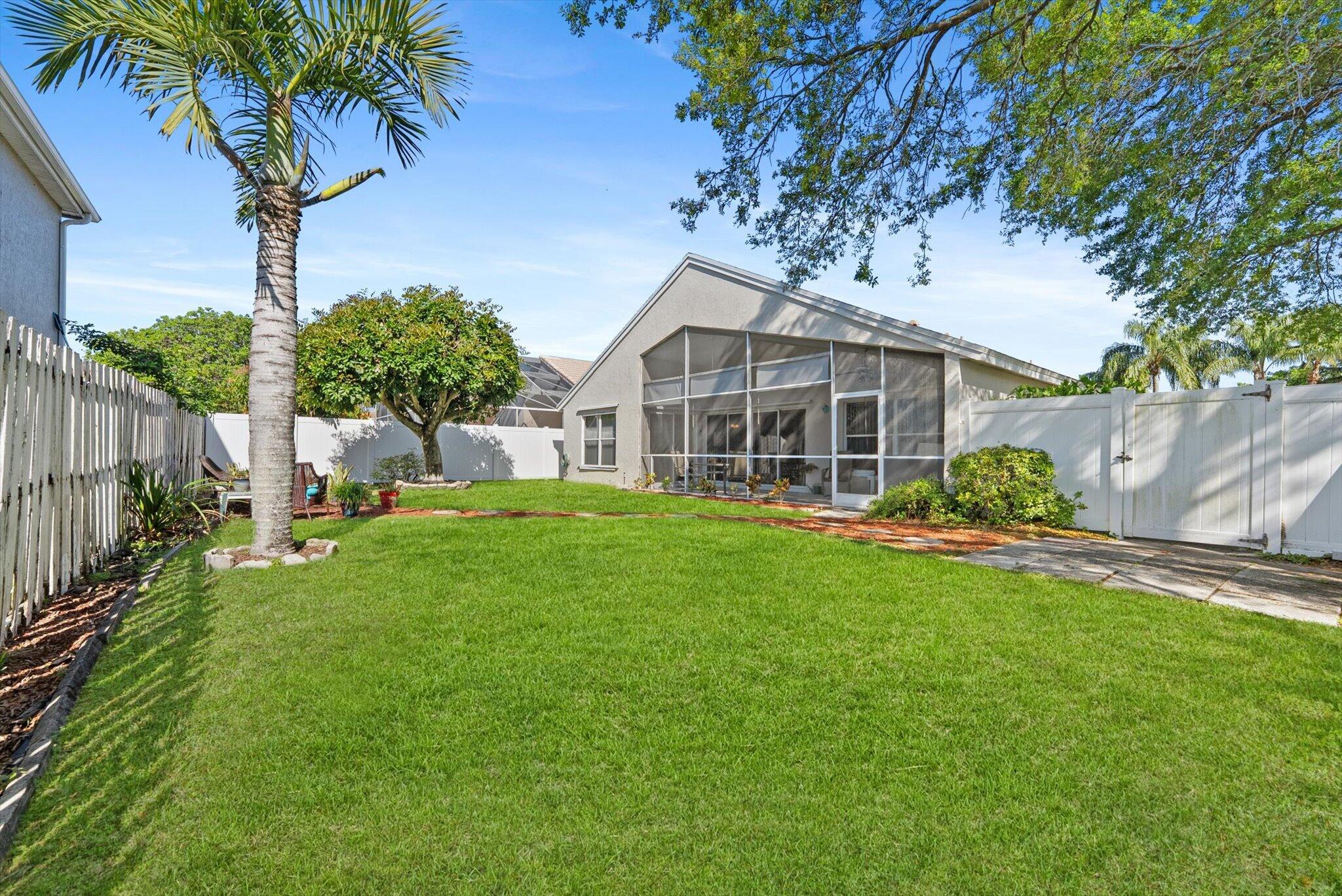 1352 E Fairfax Cir Boynton Beach, FL 33436