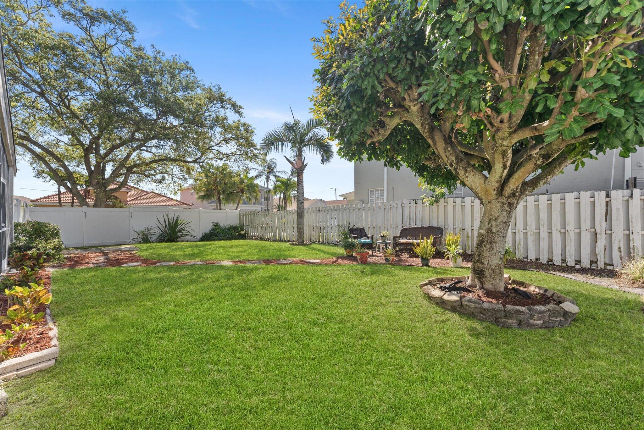 1352 E Fairfax Cir Boynton Beach, FL 33436