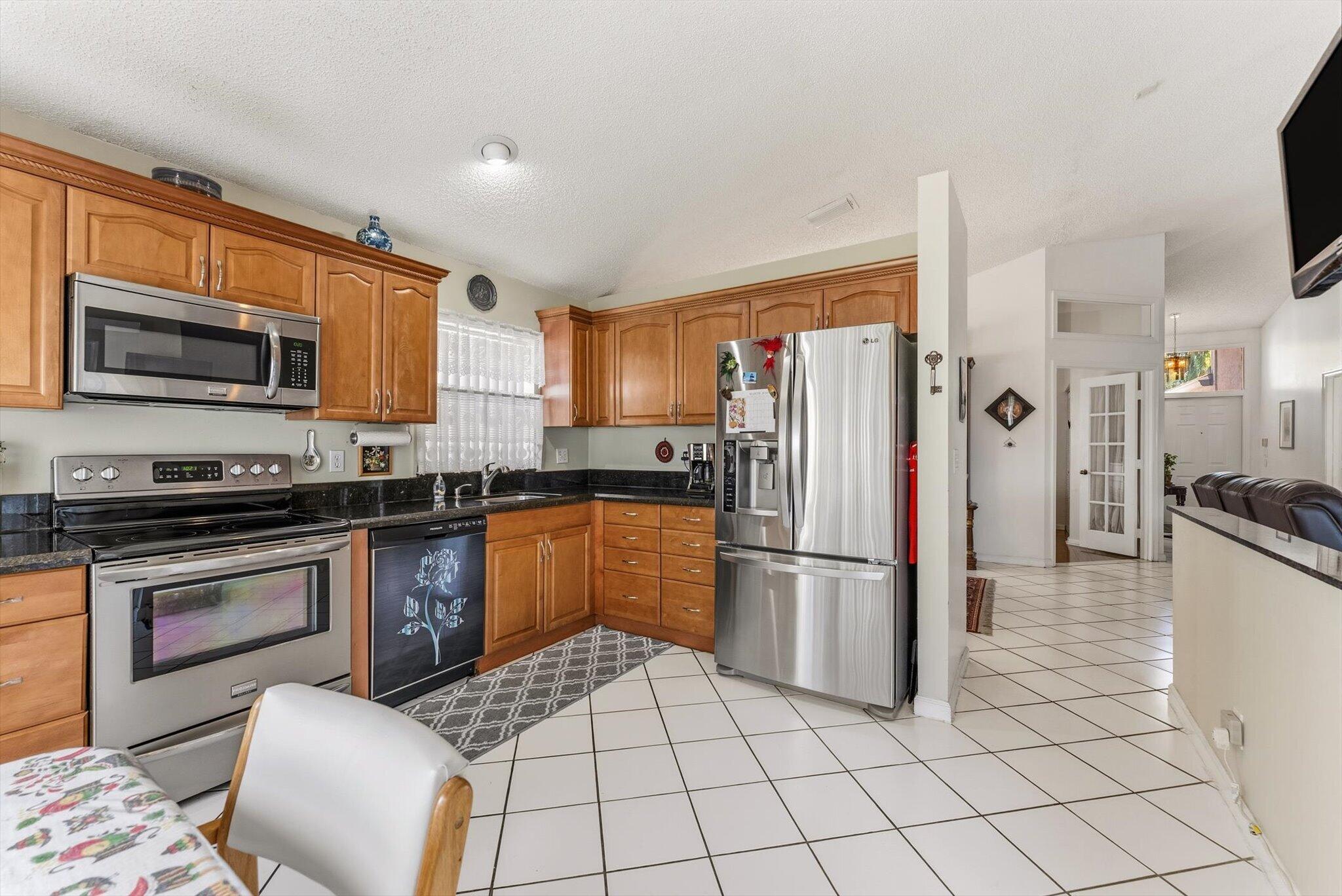 1352 E Fairfax Cir Boynton Beach, FL 33436