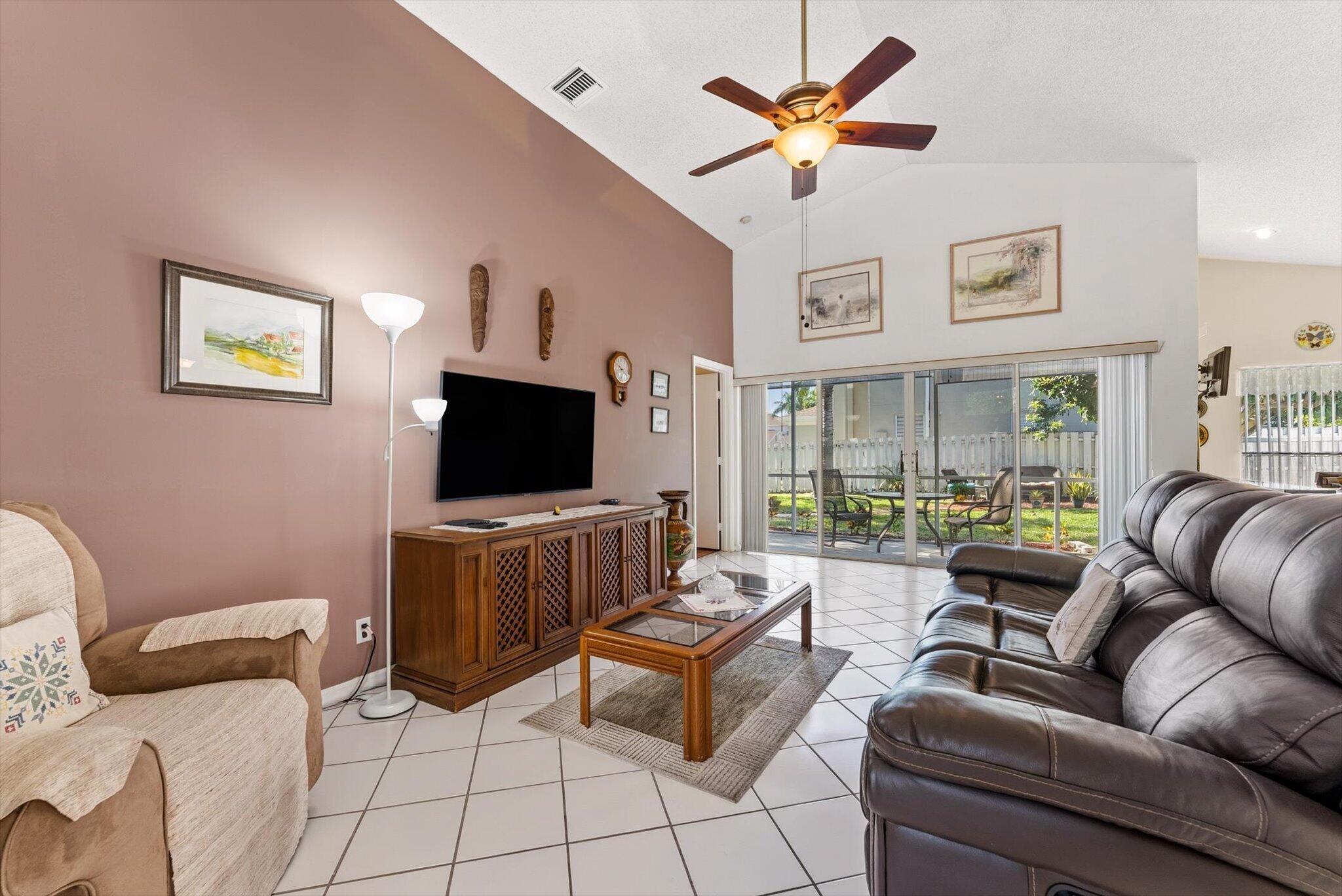 1352 E Fairfax Cir Boynton Beach, FL 33436