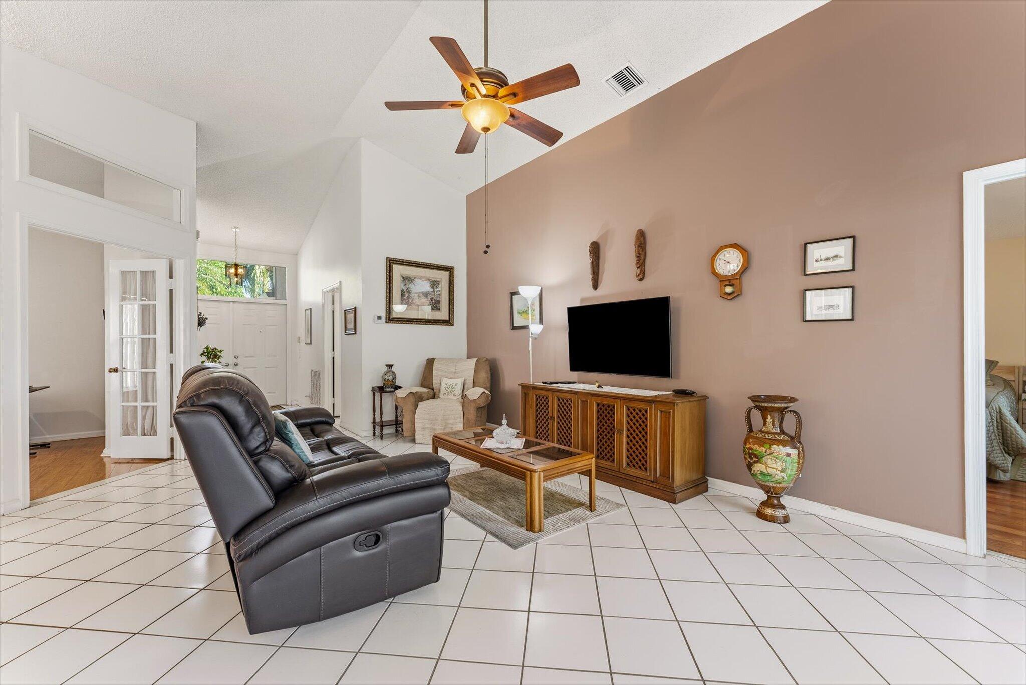 1352 E Fairfax Cir Boynton Beach, FL 33436