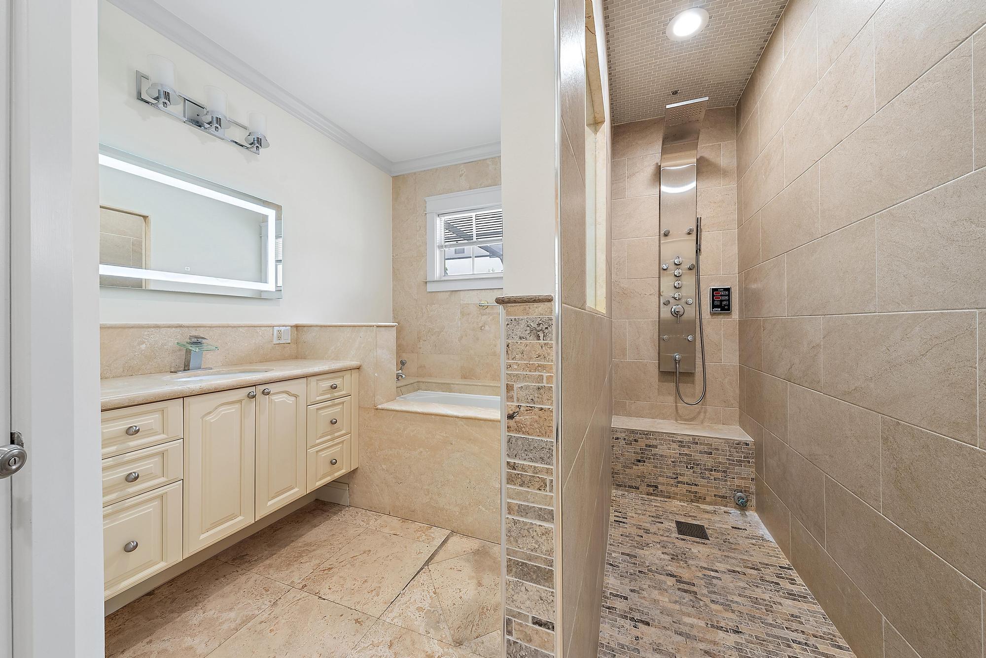 228 9th West Palm Beach, FL 33401
