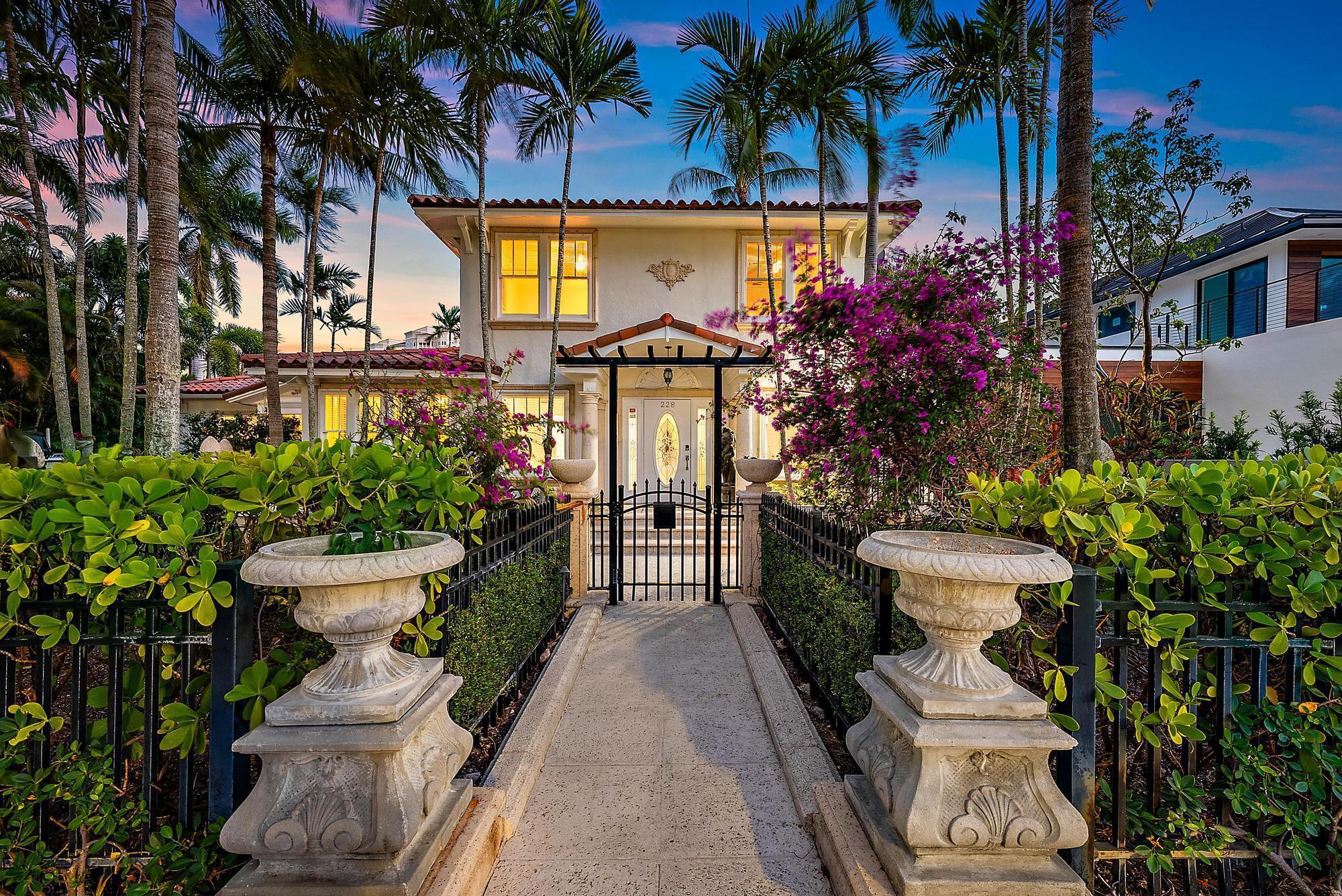 228 9th West Palm Beach, FL 33401