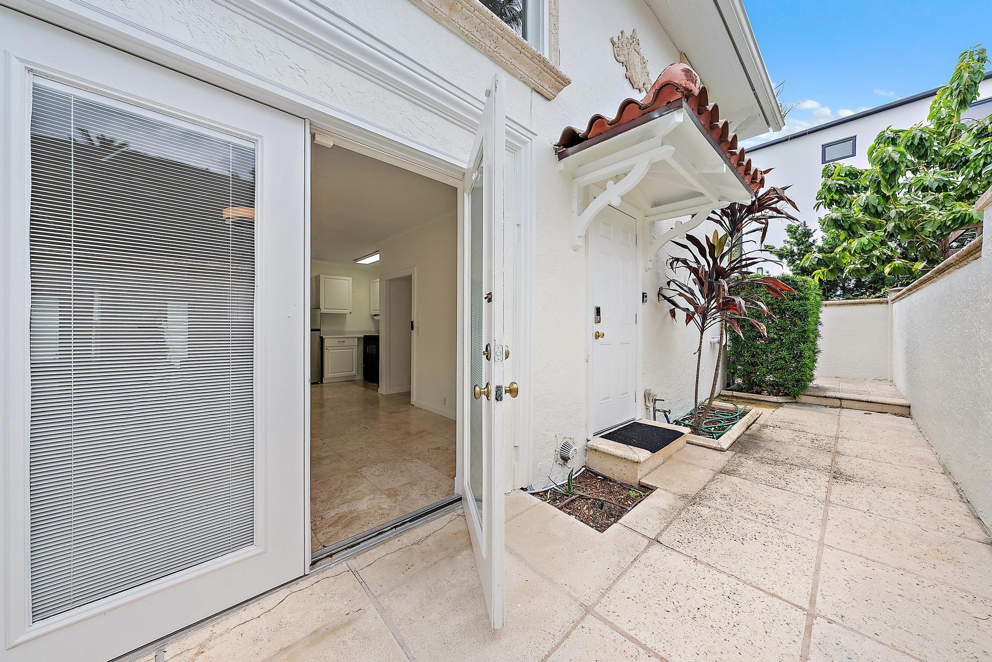 228 9th West Palm Beach, FL 33401