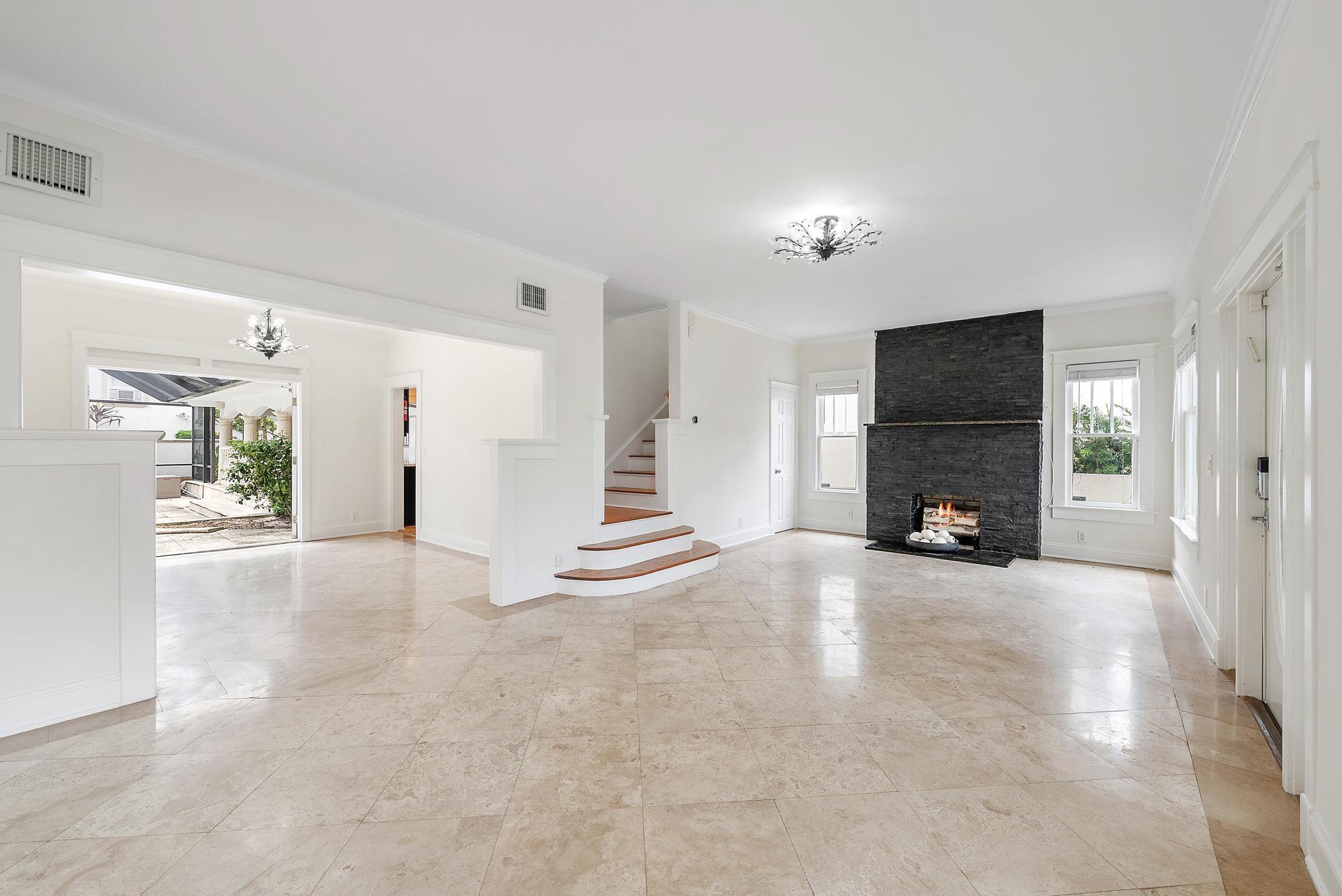 228 9th West Palm Beach, FL 33401