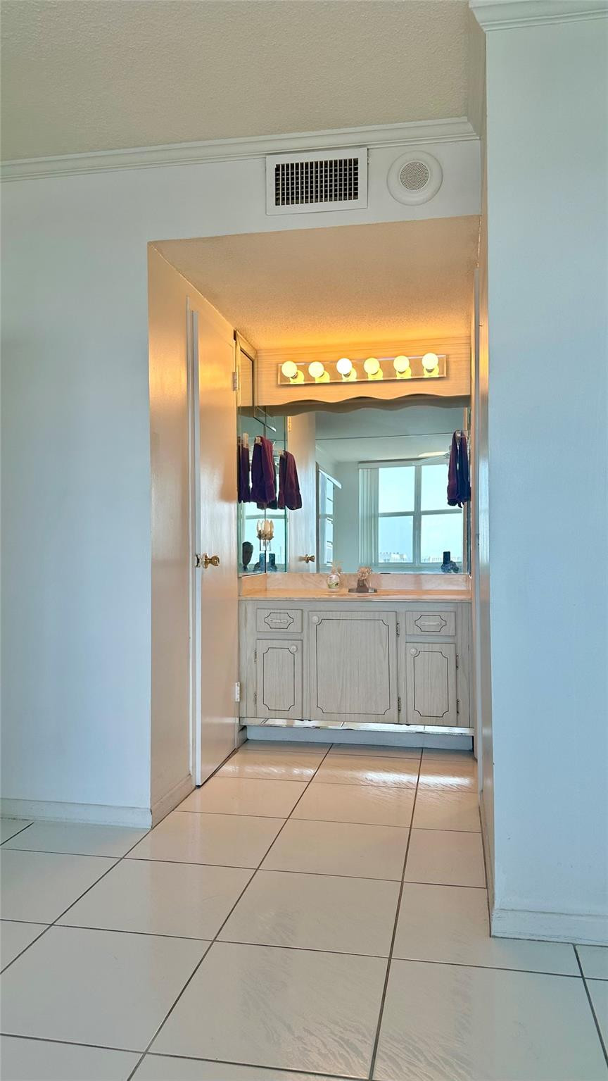 5100 Dupont #11n Fort Lauderdale, FL 33308