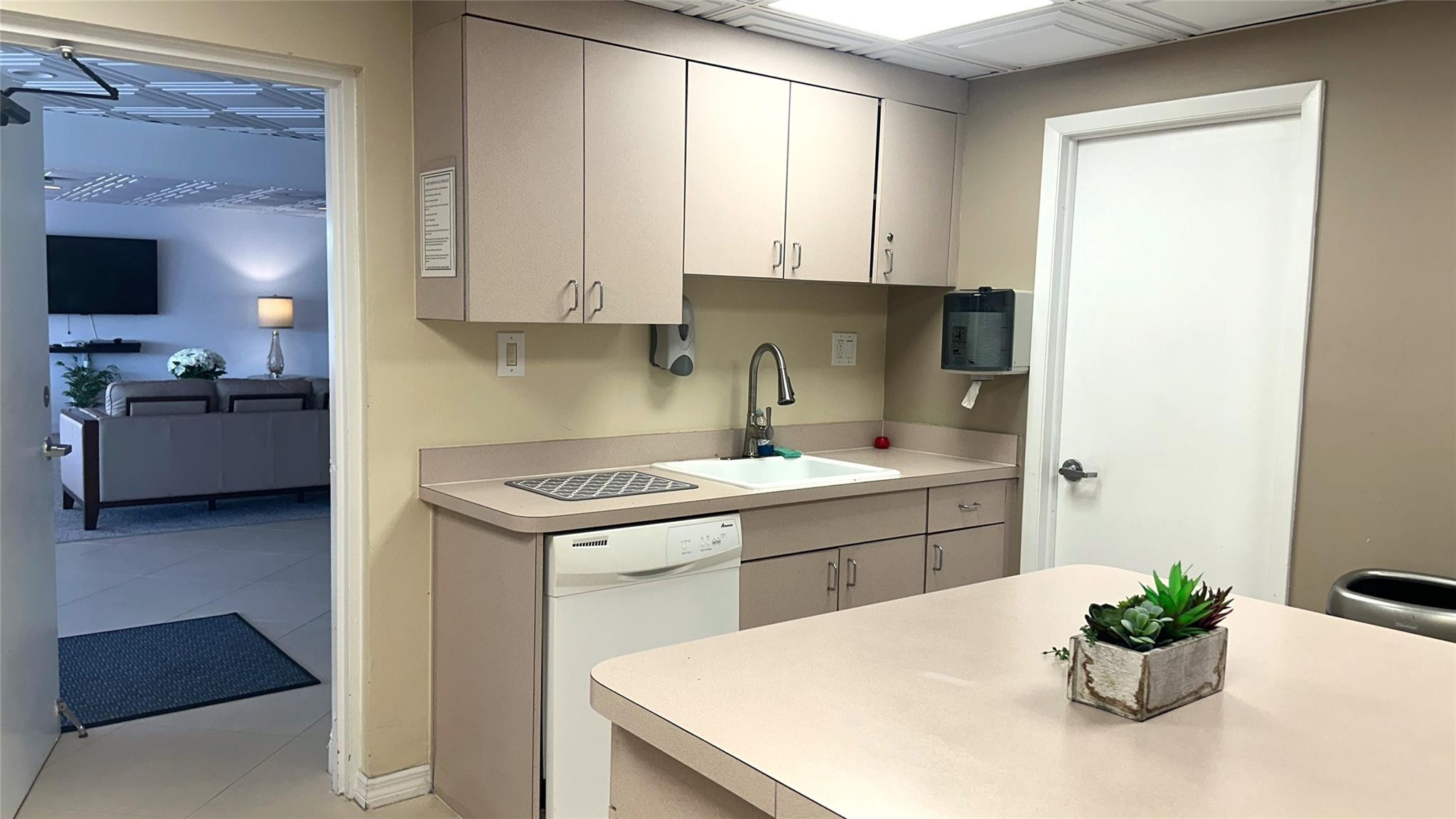5100 Dupont #11n Fort Lauderdale, FL 33308