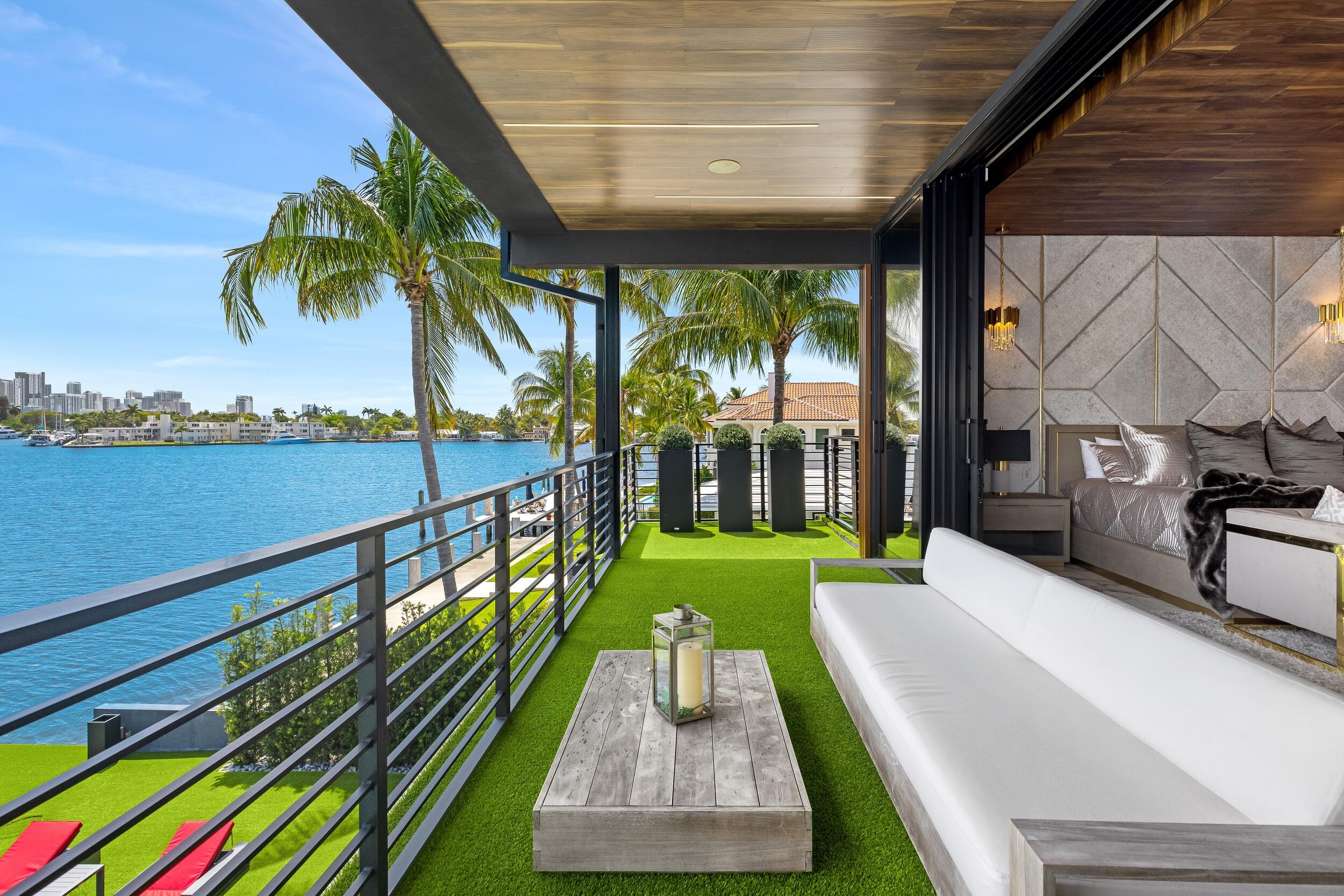 733 Middle Riv Fort Lauderdale, FL 33304