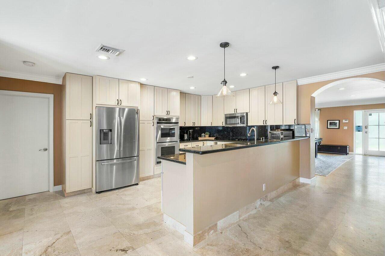 41 Castle Hbr Isle Fort Lauderdale, FL 33308