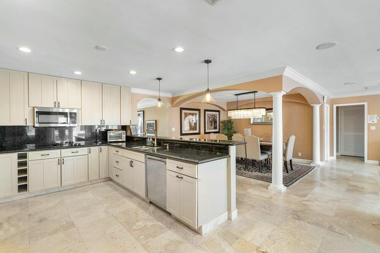 41 Castle Hbr Isle Fort Lauderdale, FL 33308