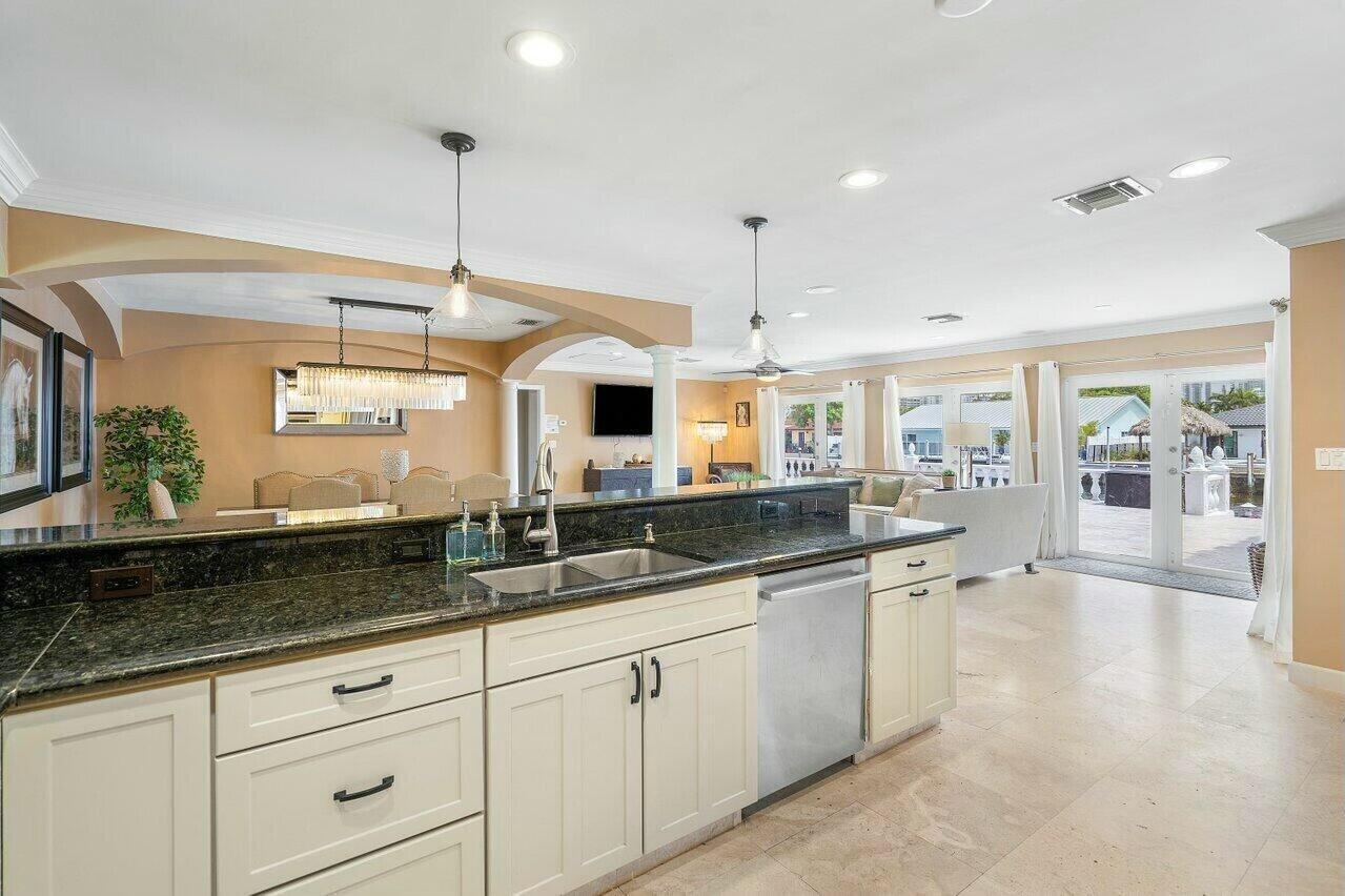 41 Castle Hbr Isle Fort Lauderdale, FL 33308