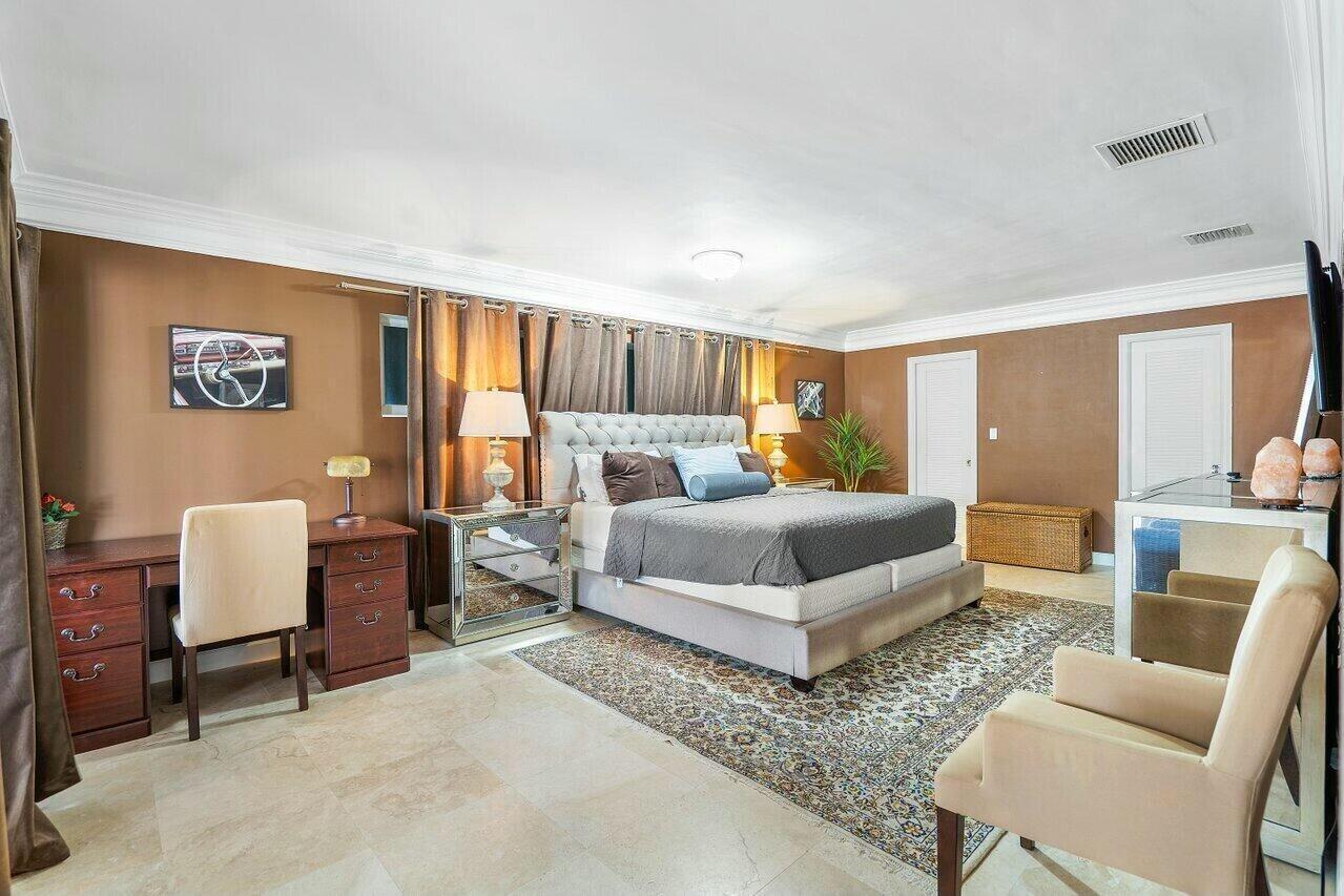 41 Castle Hbr Isle Fort Lauderdale, FL 33308