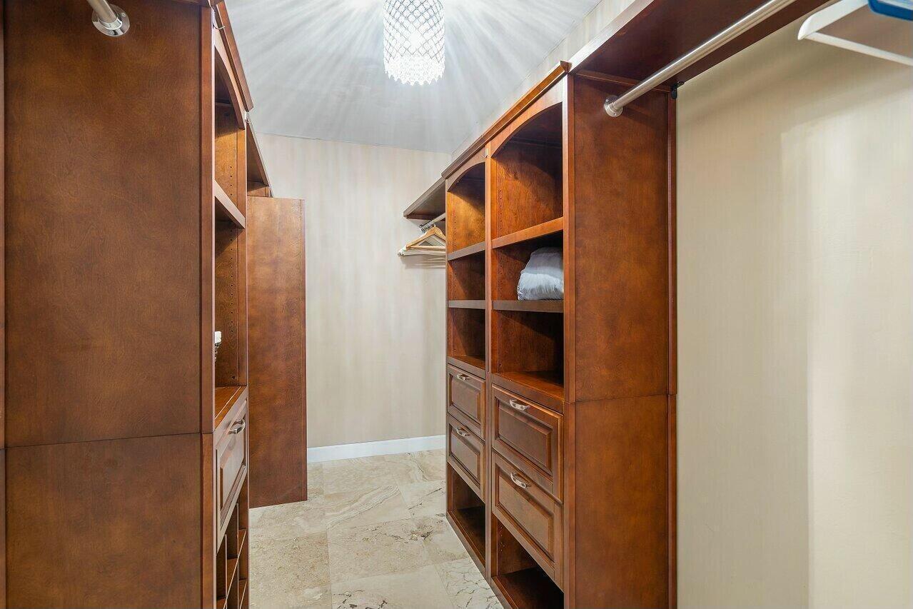 41 Castle Hbr Isle Fort Lauderdale, FL 33308
