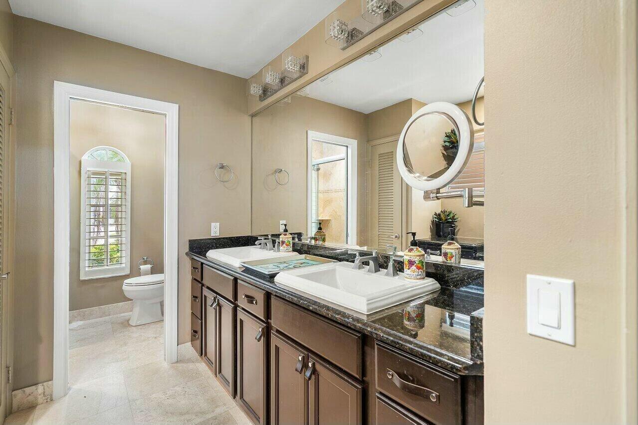 41 Castle Hbr Isle Fort Lauderdale, FL 33308