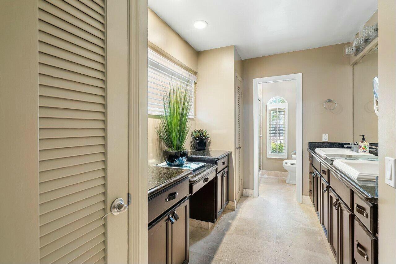 41 Castle Hbr Isle Fort Lauderdale, FL 33308