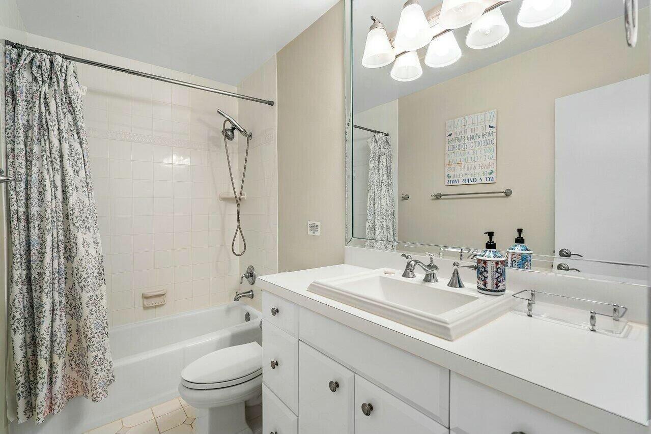 41 Castle Hbr Isle Fort Lauderdale, FL 33308