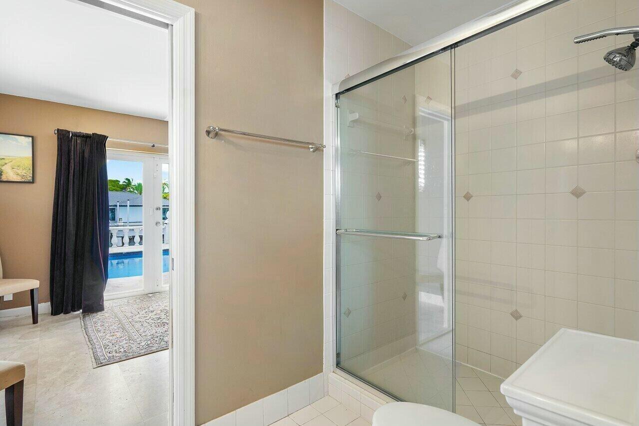 41 Castle Hbr Isle Fort Lauderdale, FL 33308