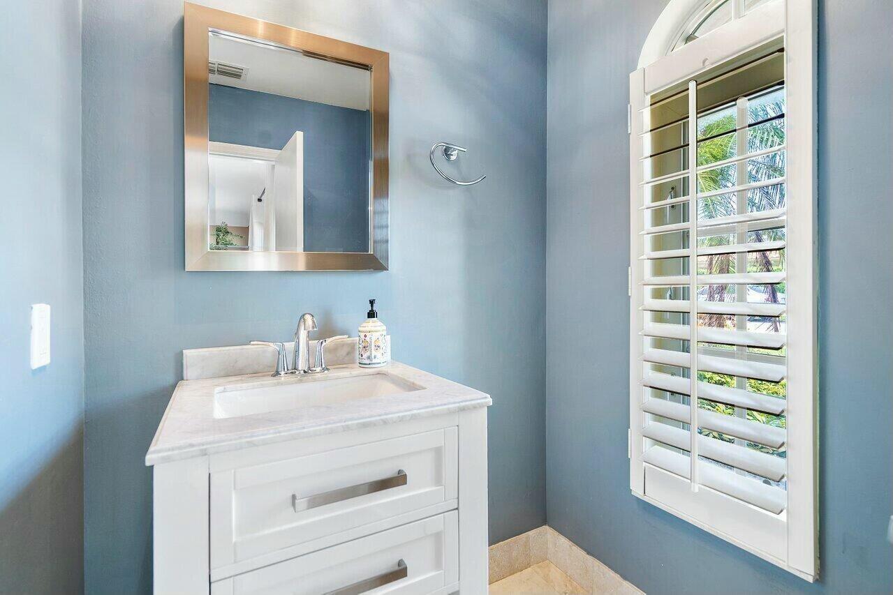 41 Castle Hbr Isle Fort Lauderdale, FL 33308